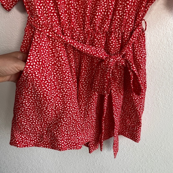 VICI tyche size M short sleeve red floral romper elastic waist pockets & belt - Picture 5 of 9